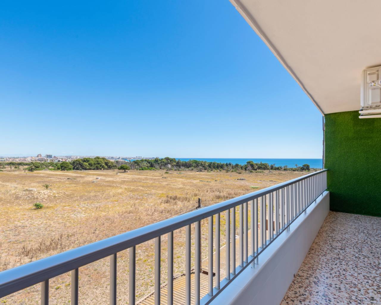 Apartment - Re-Sale - Punta Prima - Beachside