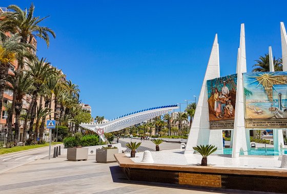 Apartment - Re-Sale - Torrevieja - Beach