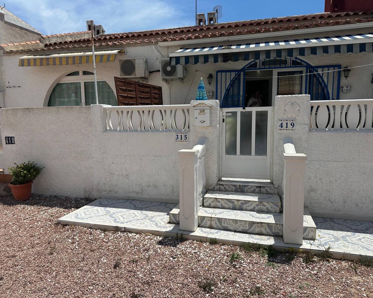 Bungalow - Re-Sale - Torrevieja - Urbanización San Luis
