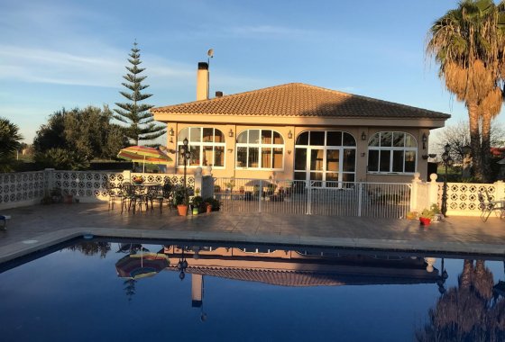 Chalet Independiente - Reventa - Dolores - Dolores