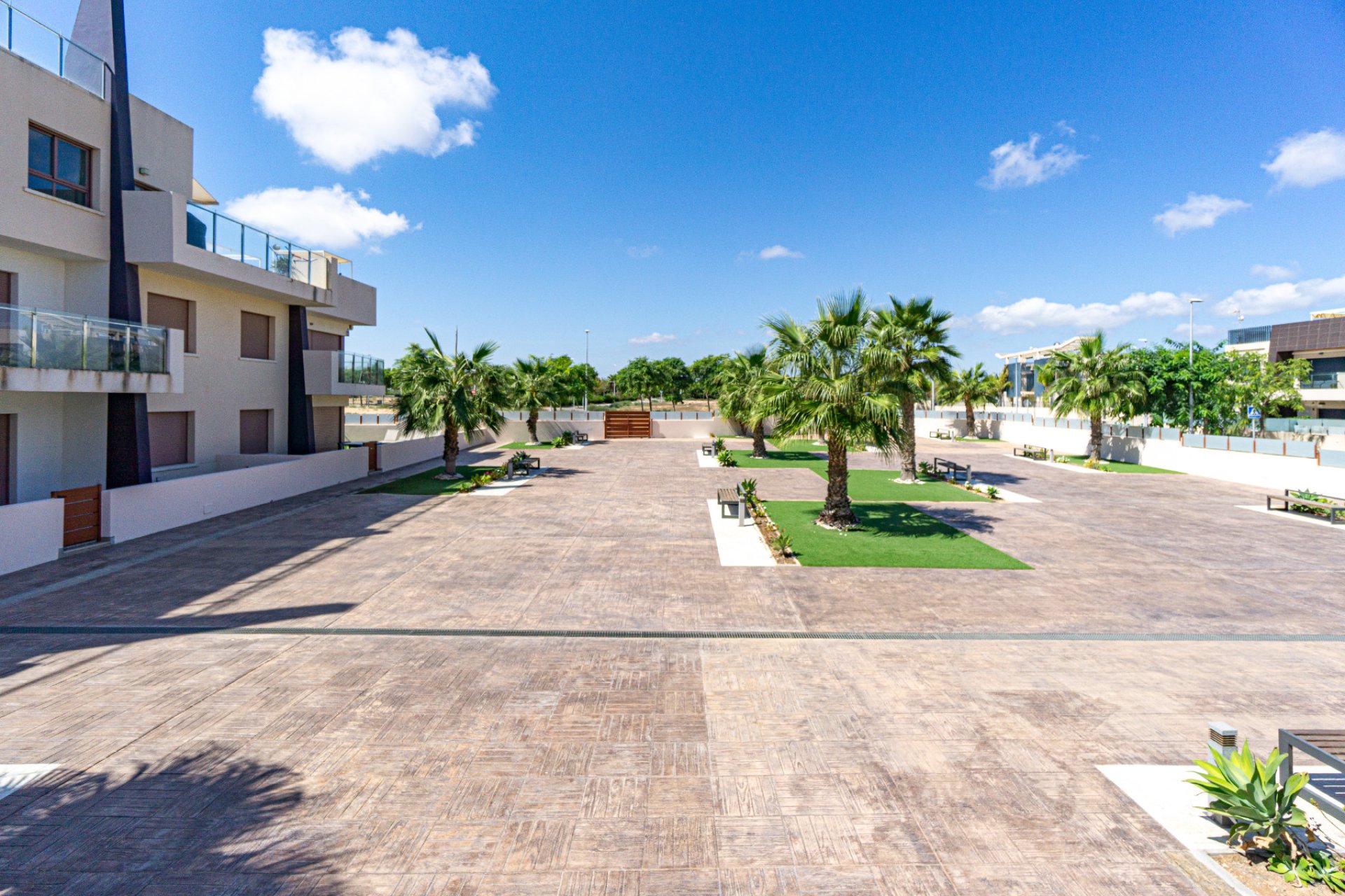 Re-Sale - Apartment - Mil Palmeras - Beach