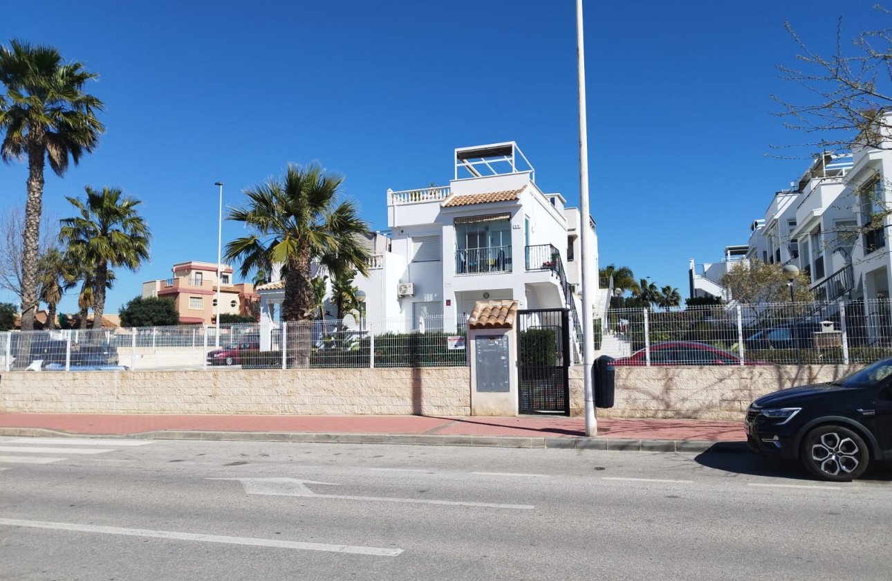 Re-Sale - Bungalow - Torrevieja - Aguas Nuevas