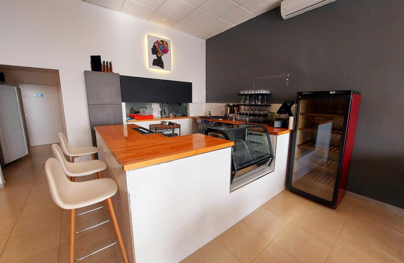 Re-Sale - Commercial - Algorfa