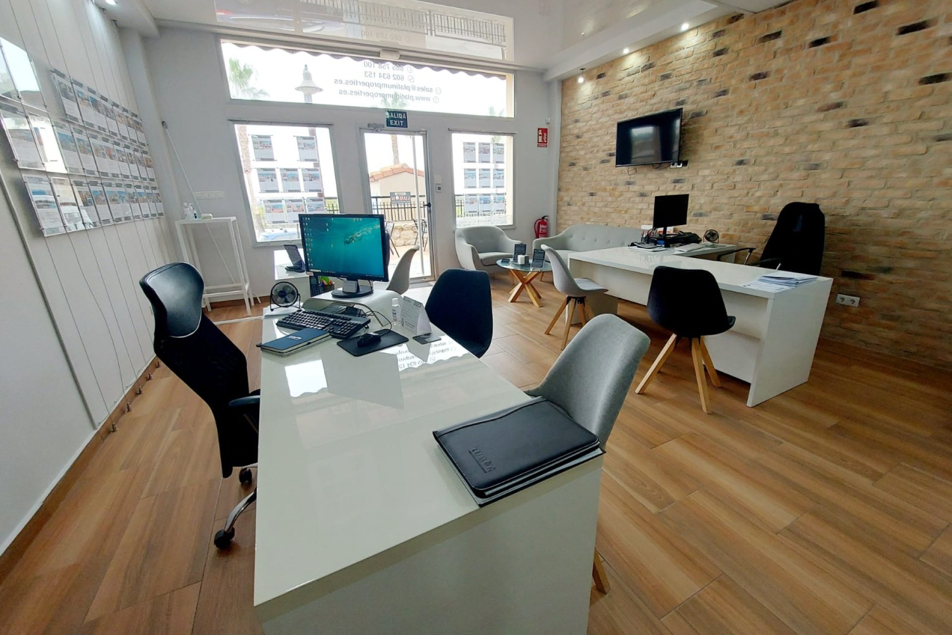 Re-Sale - Commercial - Algorfa