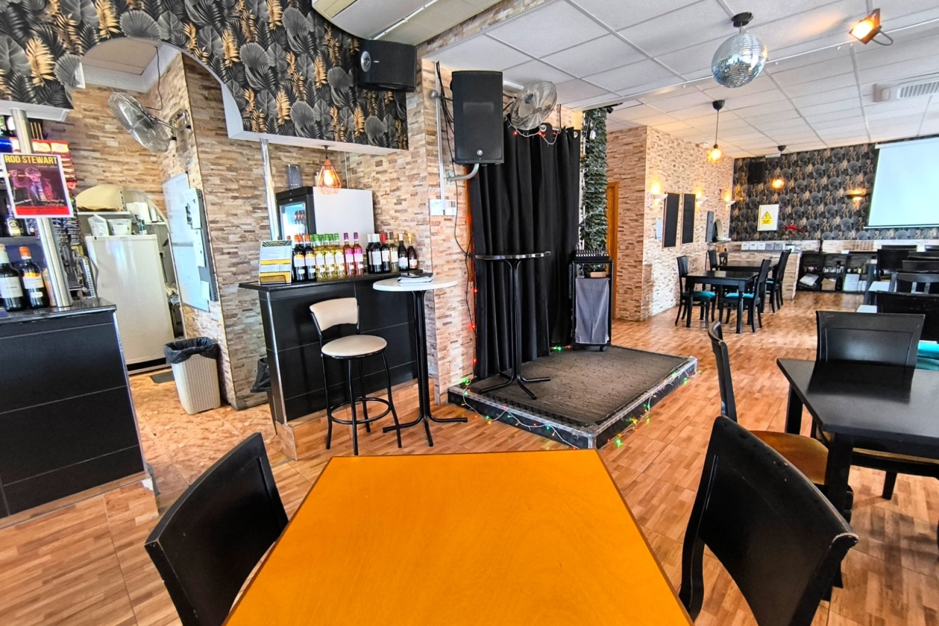 Re-Sale - Commercial - Villamartin