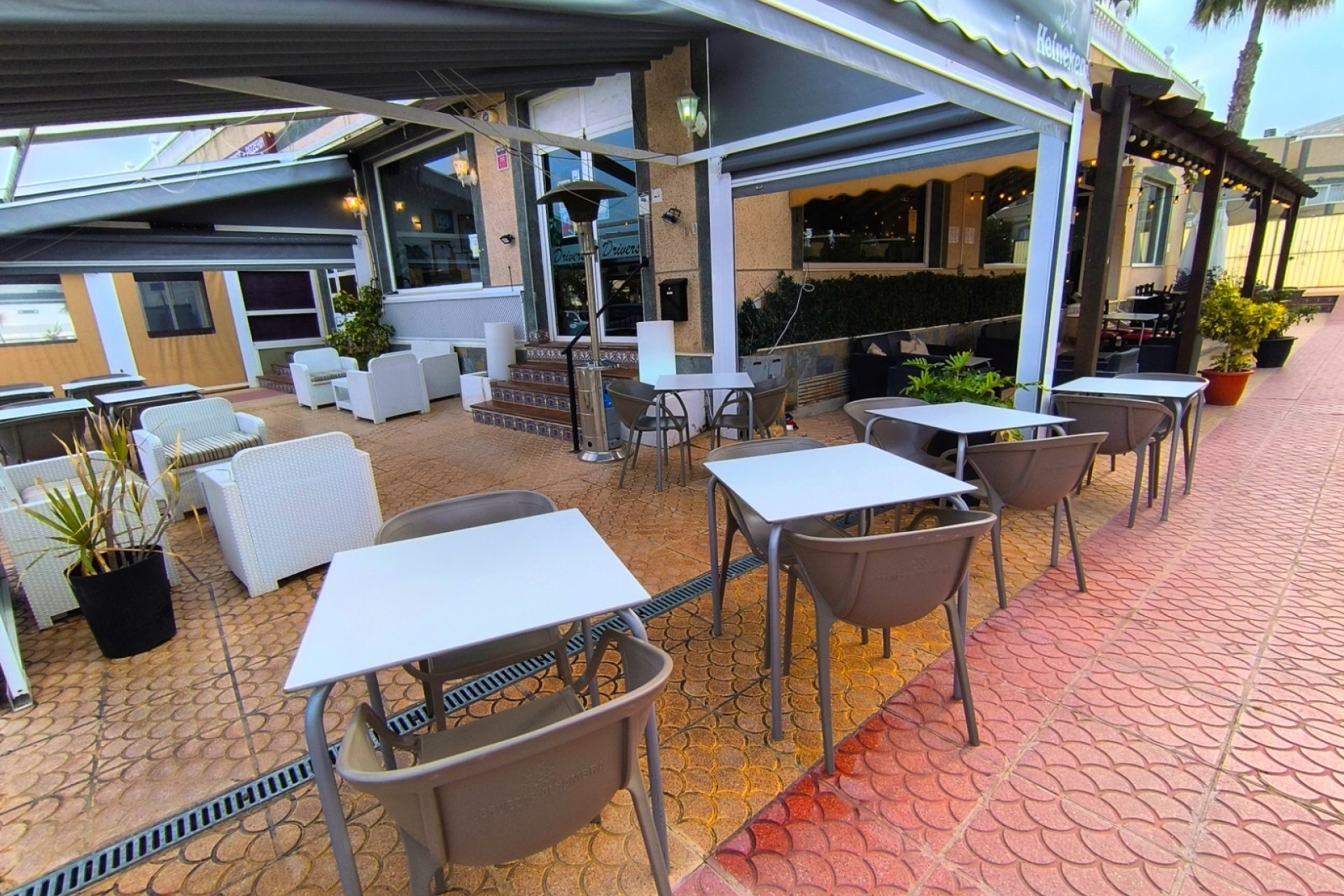 Re-Sale - Commercial - Villamartin