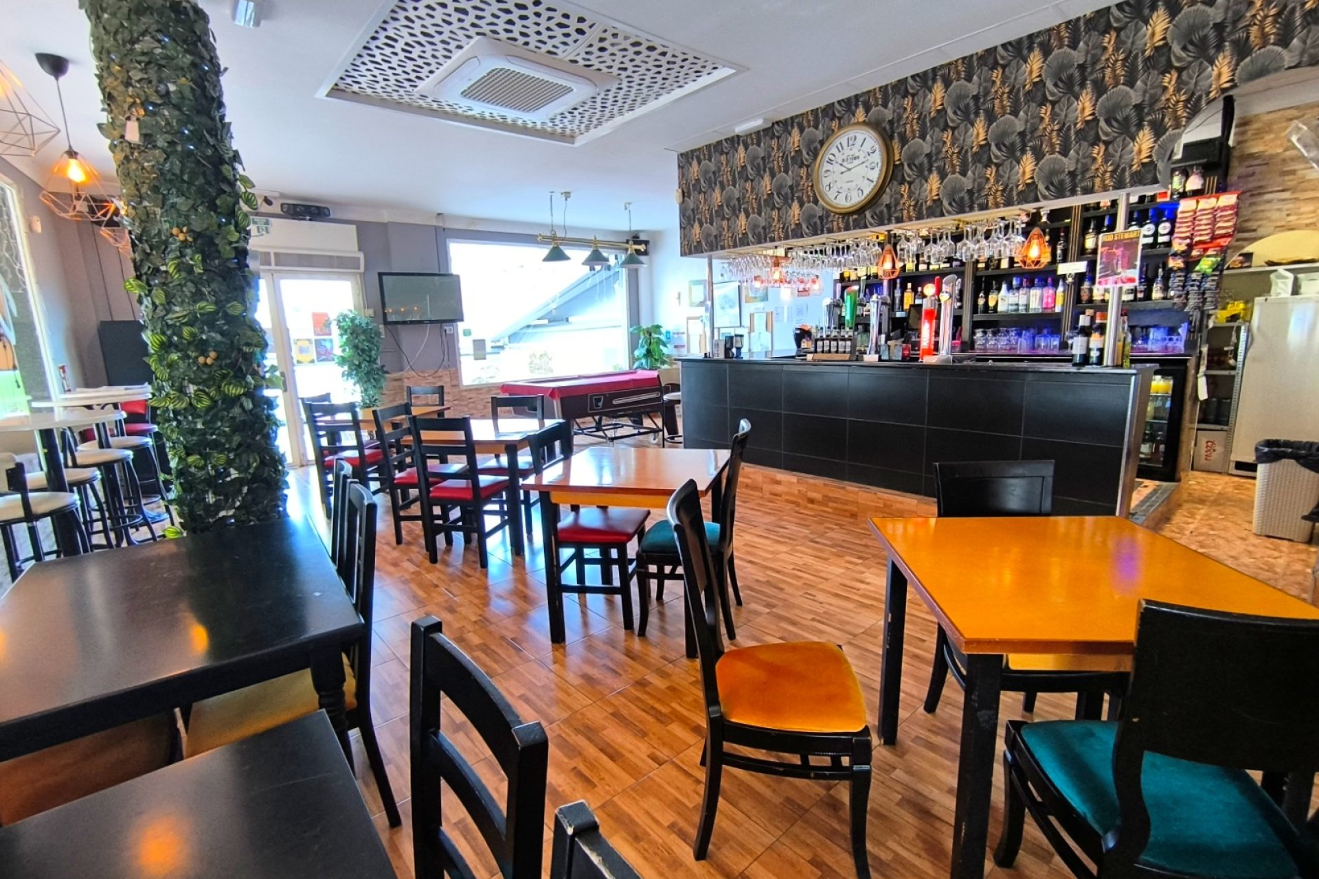 Re-Sale - Commercial - Villamartin