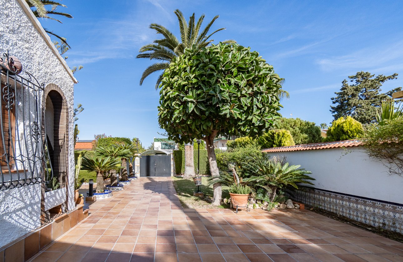 Re-Sale - Detached Villa - La Zenia - Beach