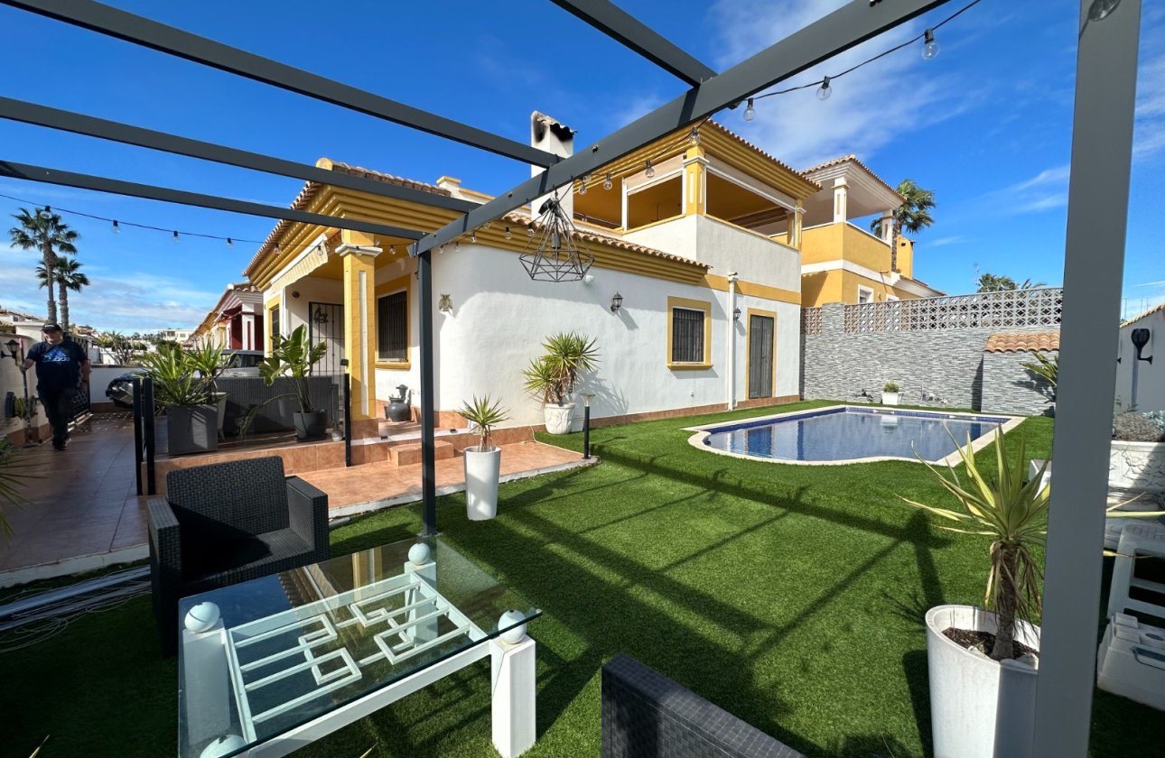 Re-Sale - Detached Villa - Orihuela - Vistabella Golf