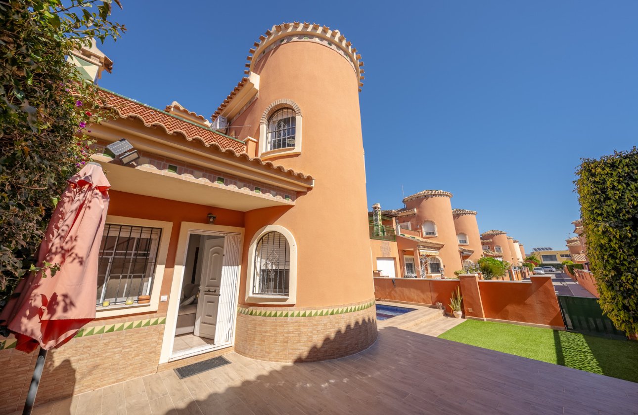 Re-Sale - Detached Villa - Playa Flamenca - Sportcentre