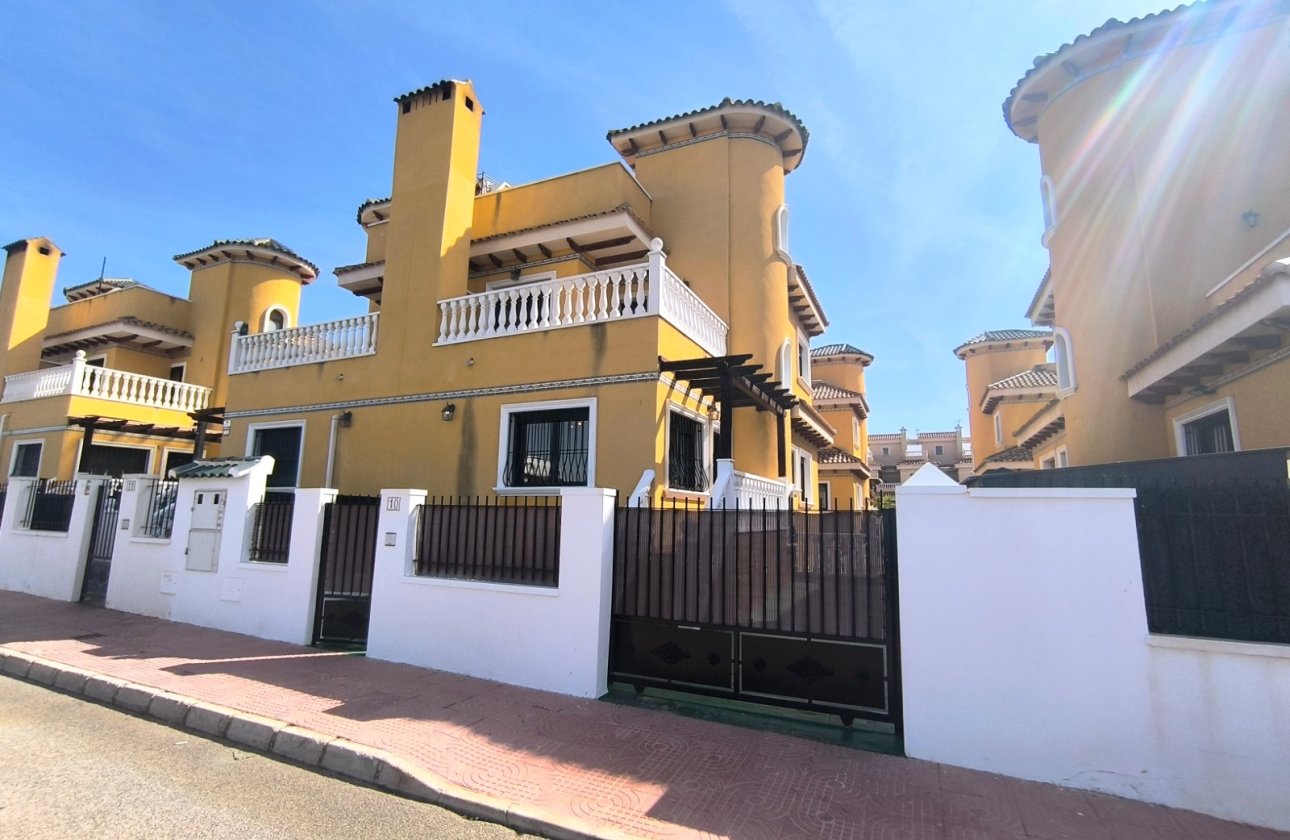 Re-Sale - Semi - Detached Villa - Ciudad Quesada