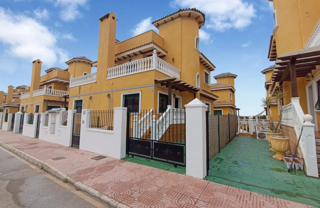 Re-Sale - Semi - Detached Villa - Ciudad Quesada