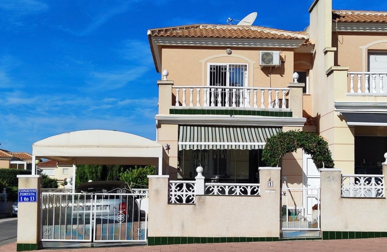 Re-Sale - Semi - Detached Villa - Ciudad Quesada