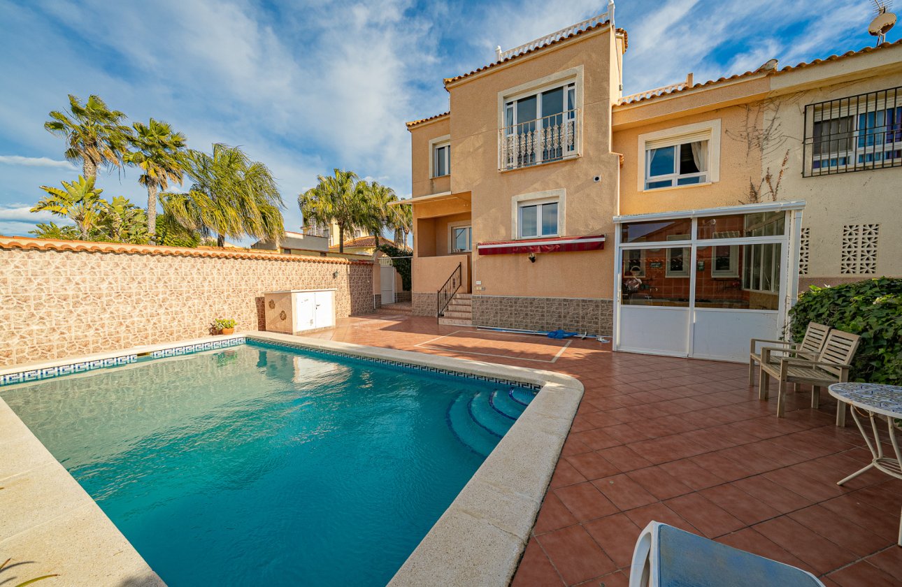 Re-Sale - Semi - Detached Villa - Torrevieja - El Chaparral