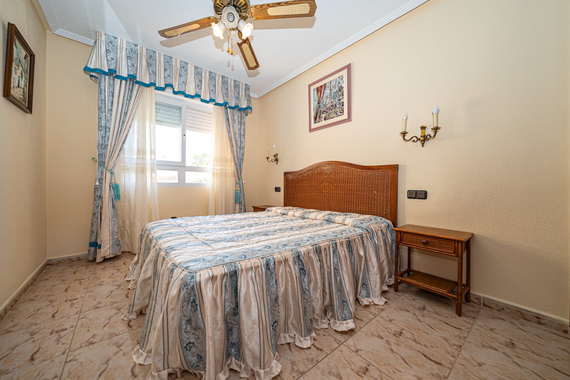 Re-Sale - Semi - Detached Villa - Torrevieja - El Chaparral