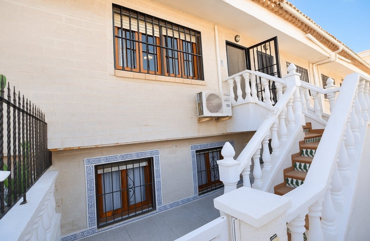 Re-Sale - Terraced house / Townhouse - Torrevieja - La Mata