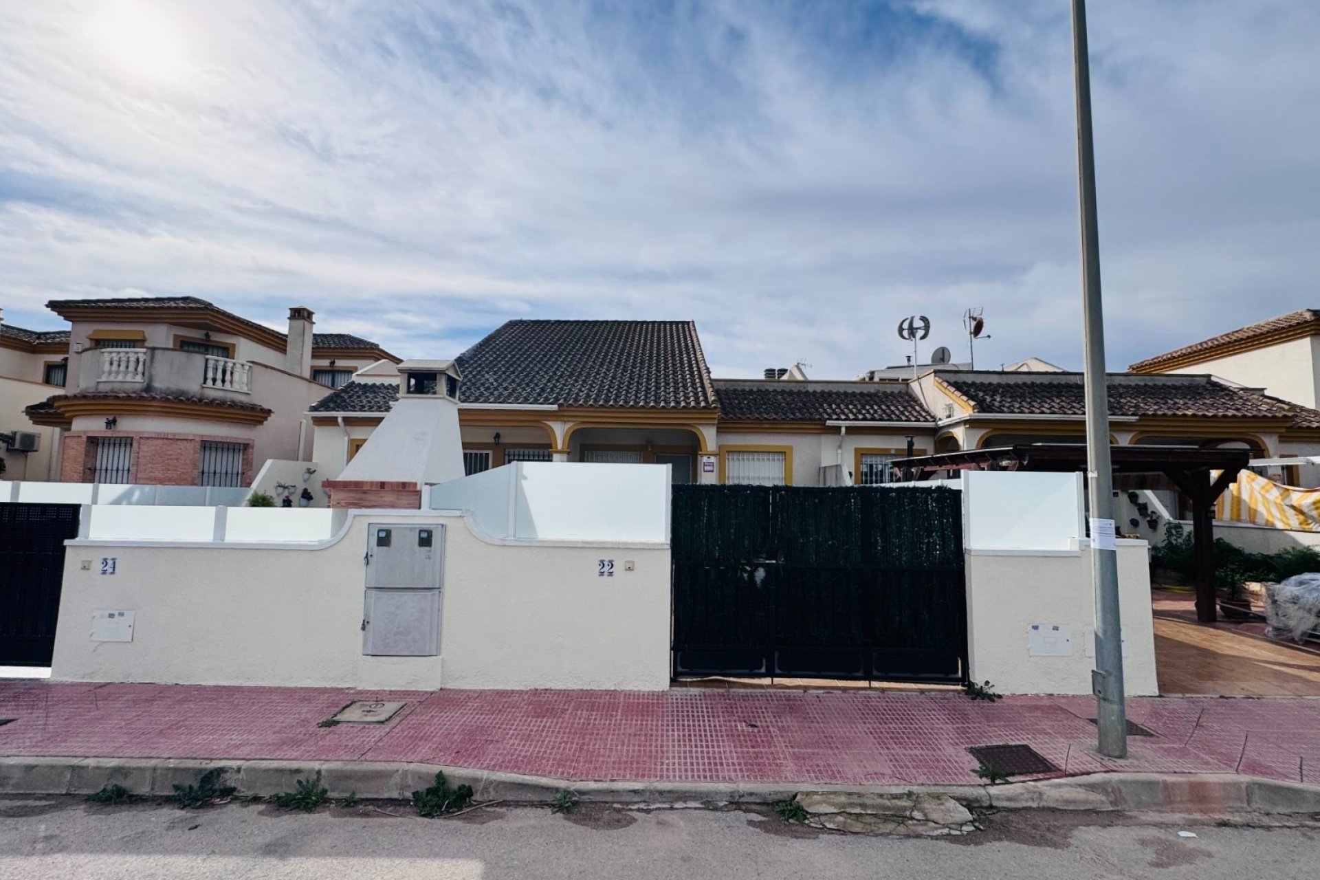 Re-Sale - Townhouse - Daya Nueva