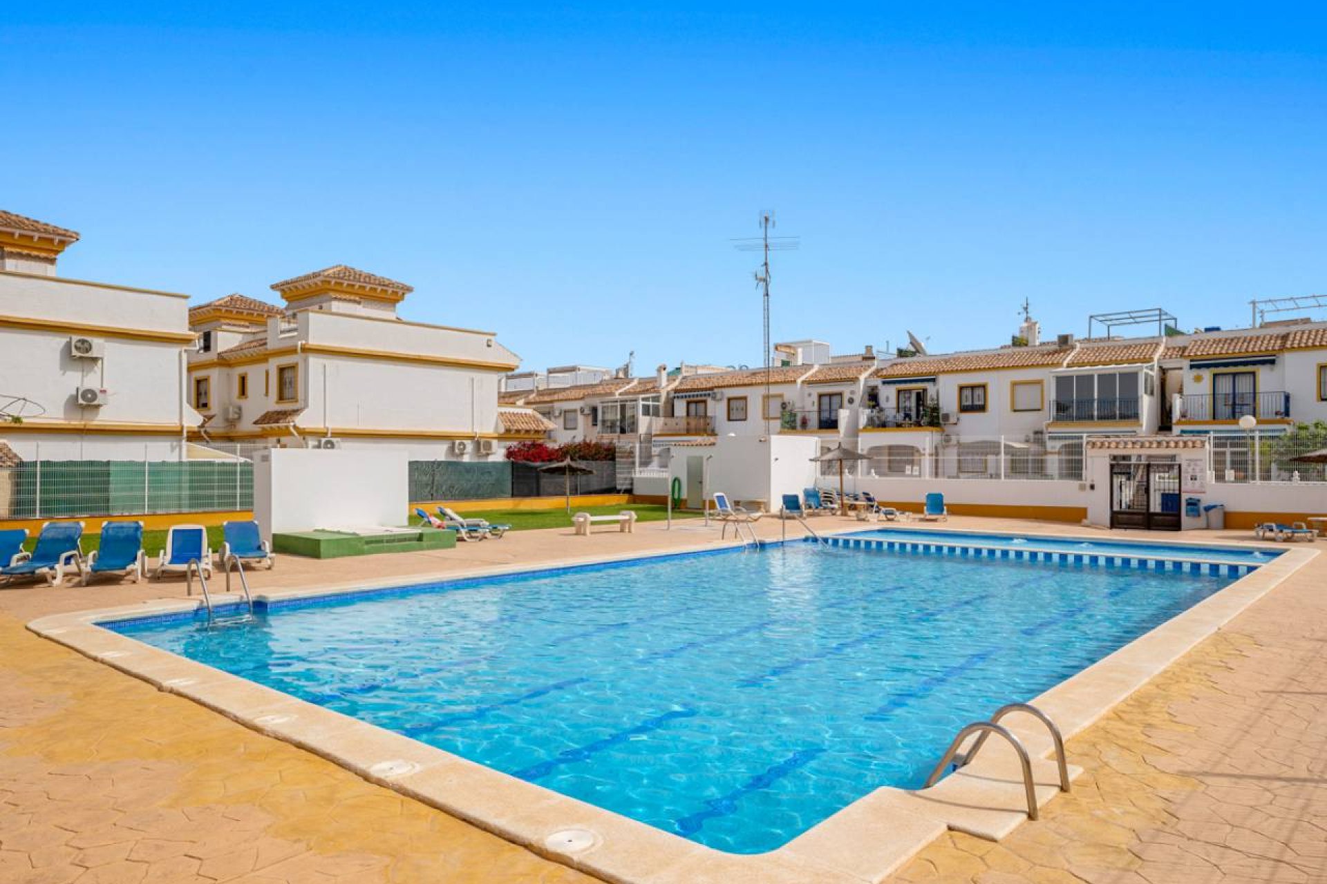 Re-Sale - Townhouse - Torrevieja - La Siesta - El Salado -  Torreta