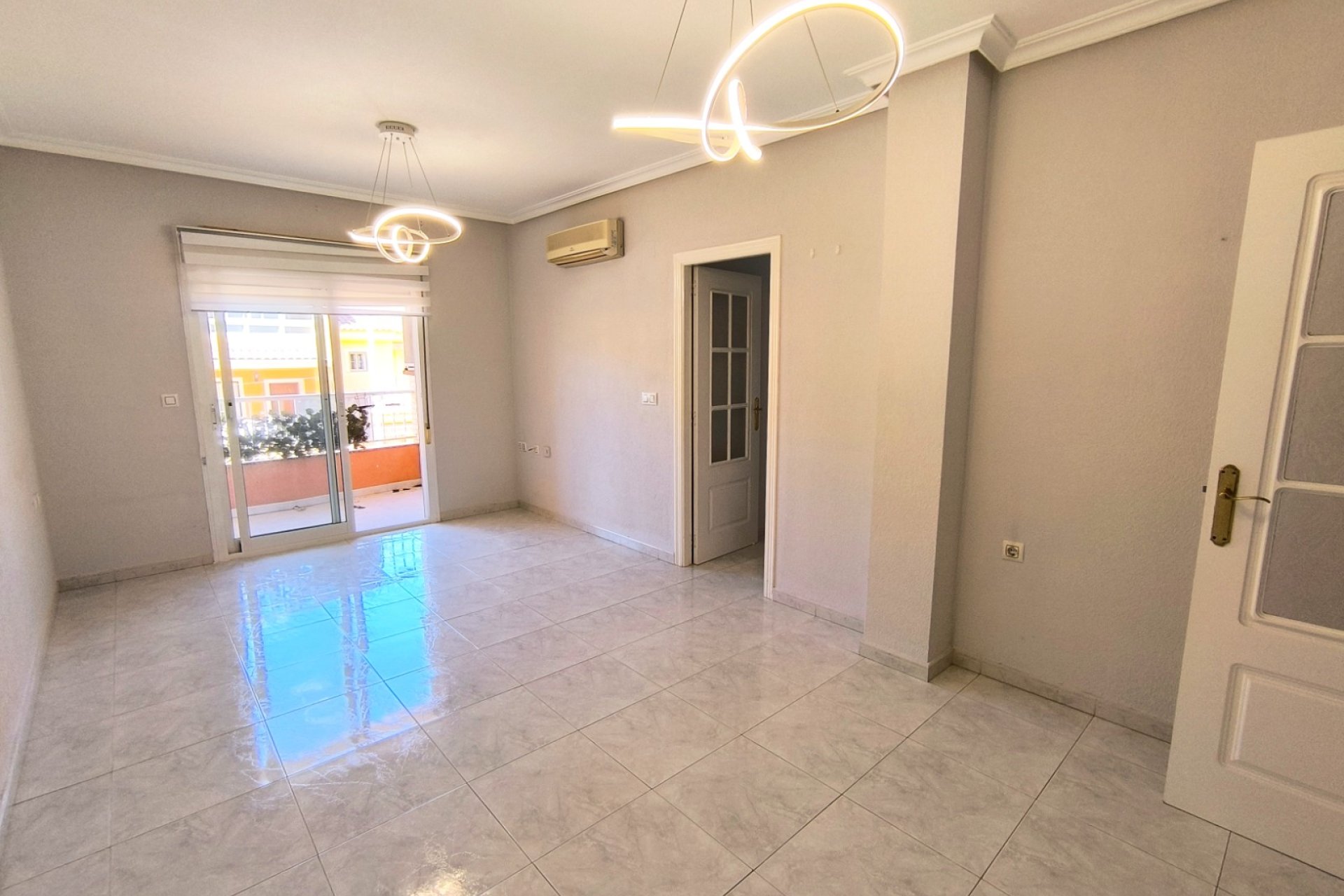 Reventa - Apartamento - Los Montesinos