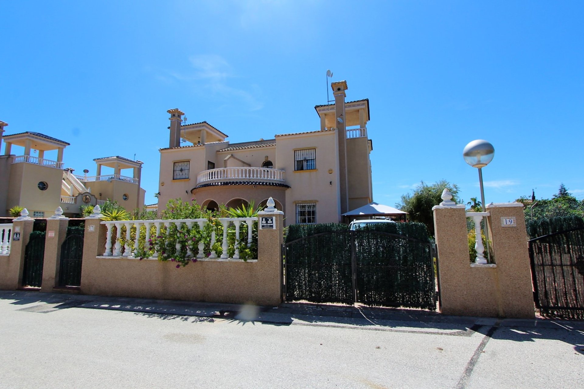 Reventa - Bloque De Cuatro - Guardamar del Segura - Urbanizaciones