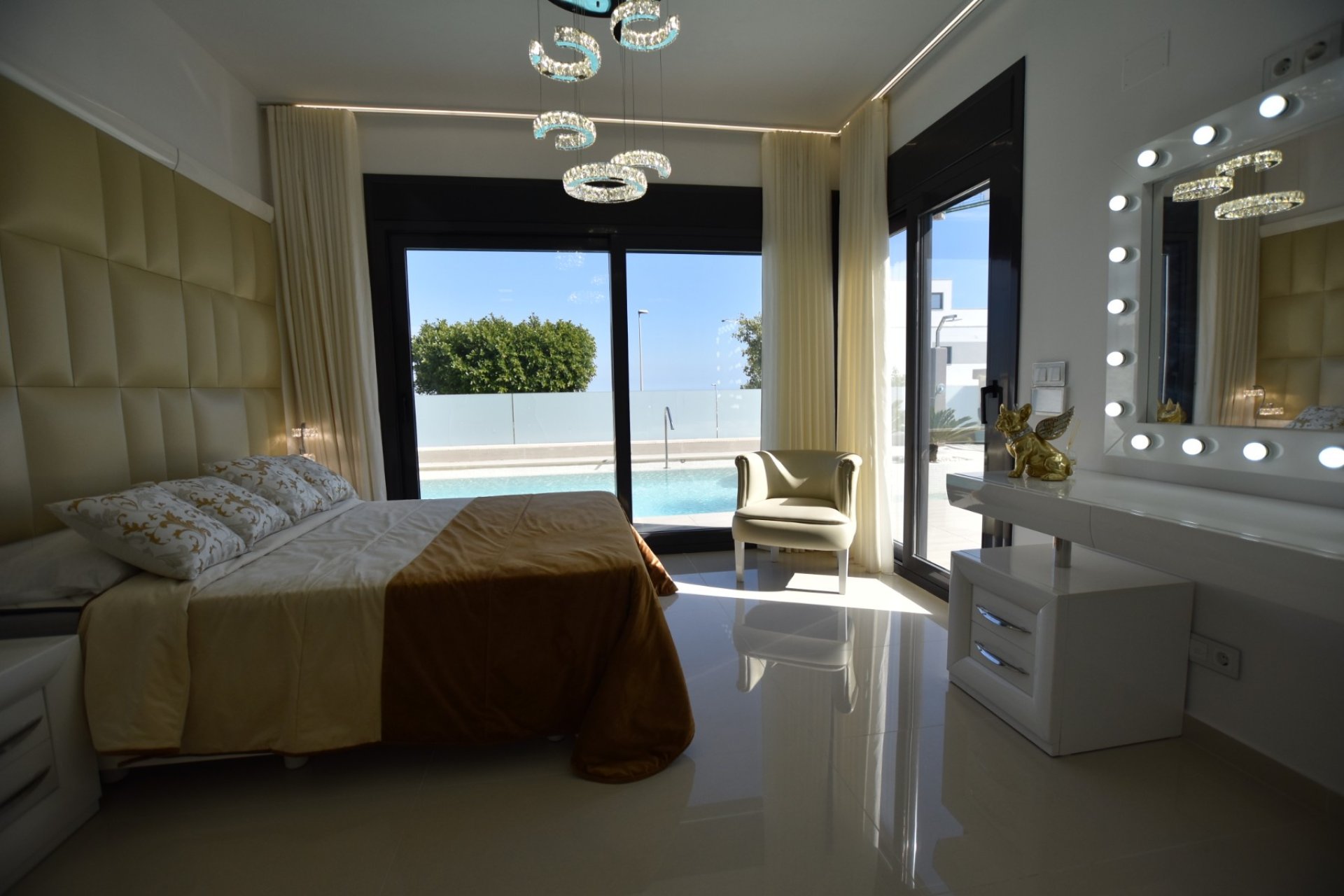 Reventa - Chalet Independiente - San Miguel de Salinas