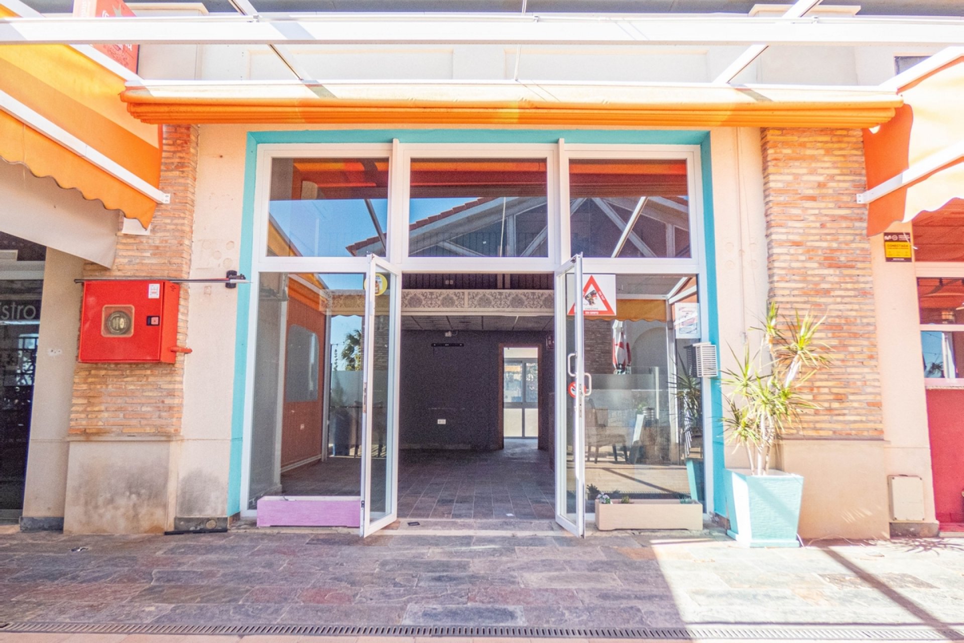 Reventa - Commercial - Algorfa