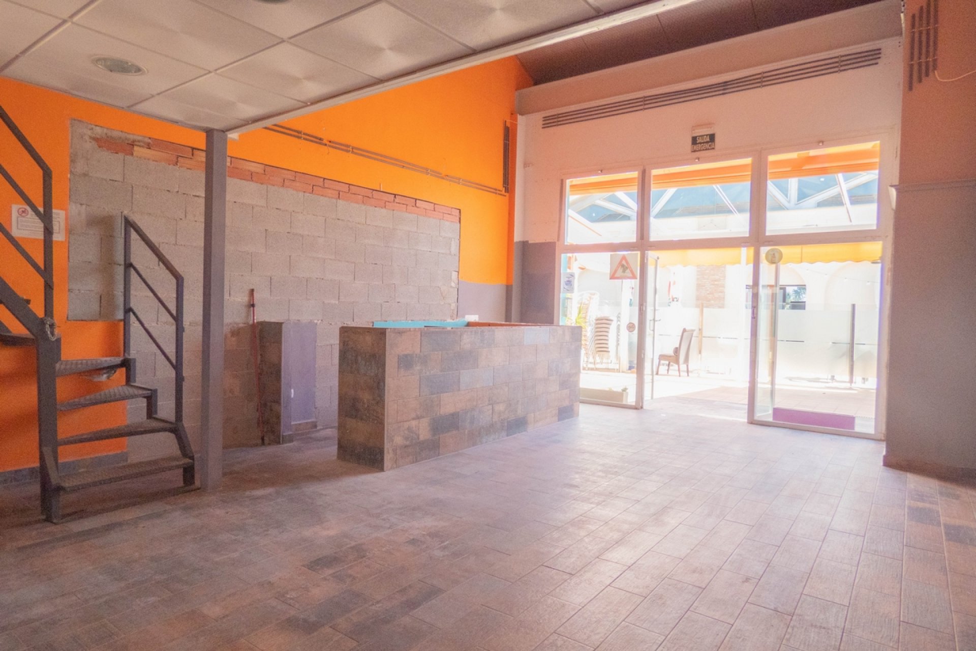 Reventa - Commercial - Algorfa