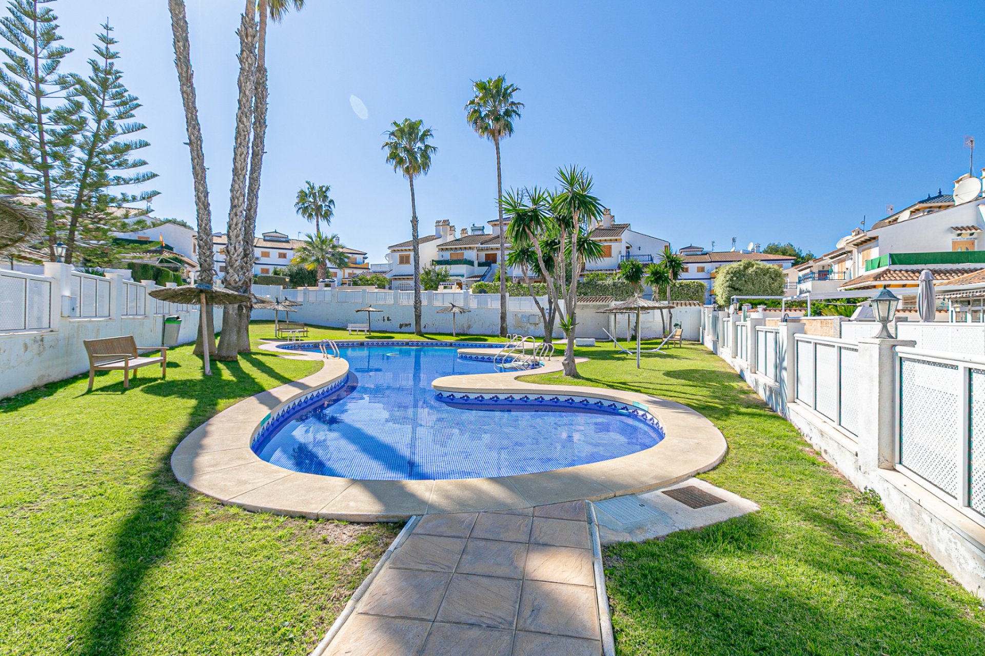 Reventa - Semi - Detached Villa - Mil Palmeras - Riomar