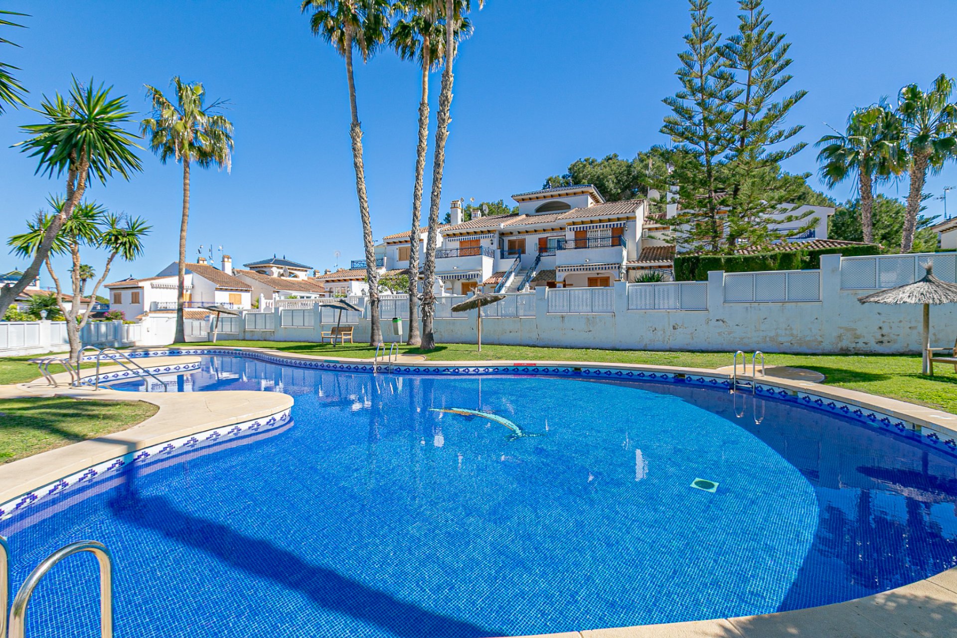 Reventa - Semi - Detached Villa - Mil Palmeras - Riomar