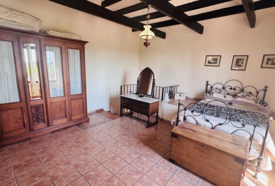 Re-Sale - Finca - Albatera