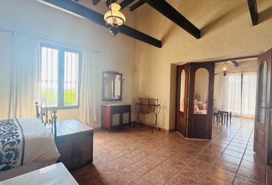 Re-Sale - Finca - Albatera