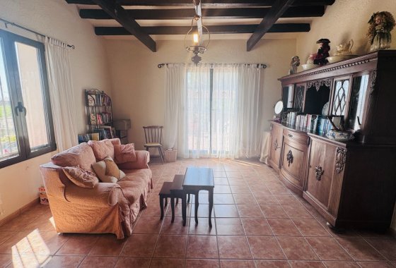Re-Sale - Finca - Albatera