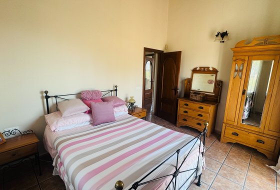 Re-Sale - Finca - Albatera