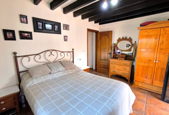 Re-Sale - Finca - Albatera