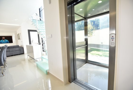 Reventa - Chalet Independiente - San Miguel de Salinas