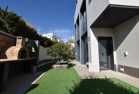 Reventa - Chalet Independiente - San Miguel de Salinas