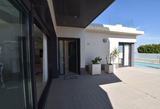 Reventa - Chalet Independiente - San Miguel de Salinas