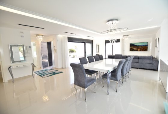 Reventa - Chalet Independiente - San Miguel de Salinas