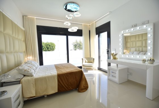 Reventa - Chalet Independiente - San Miguel de Salinas