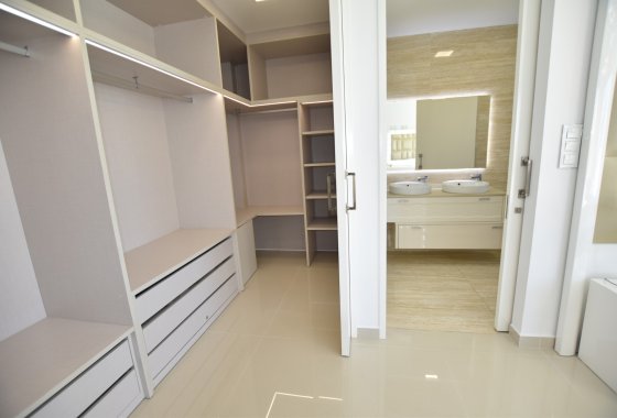 Reventa - Chalet Independiente - San Miguel de Salinas