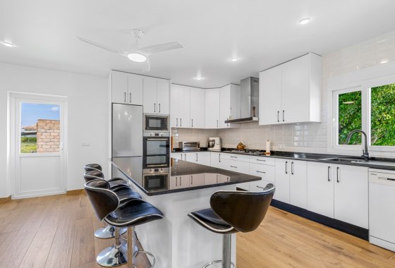 Reventa - Chalet Independiente - Los Montesinos