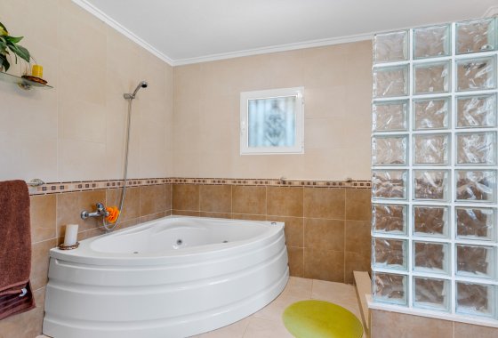 Reventa - Chalet Independiente - Jacarilla