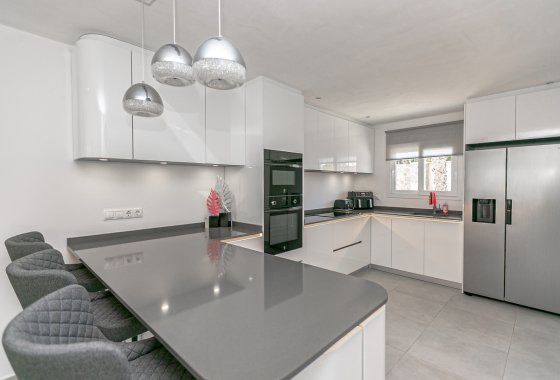 Reventa - Chalet Independiente - Campoamor - Lomas de Don Juan