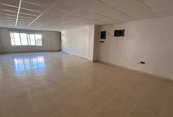 Reventa - Commercial (6) - Jacarilla