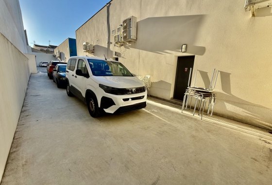 Re-Sale - Commercial - Benijofar